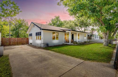 Stephenville House | NEW Howdy House, Walk to TSU, Gameroom & Yard