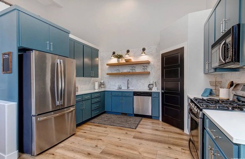 Park City House | New! Huge Family Retreat near Deer Valley Ski Gondola w/Hot Tub and Lake Views