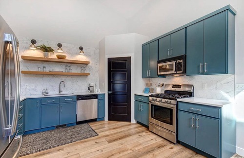 Park City House | New! Huge Family Retreat near Deer Valley Ski Gondola w/Hot Tub and Lake Views