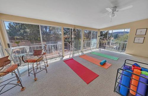Oak Creek House | NEW! Huge Game Room, Hikeable, Red Rock View, Fireplace, Ping Pong, Yoga, Golf Course, Pickle Ball!