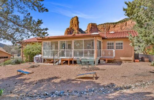 Oak Creek House | NEW! Huge Game Room, Hikeable, Red Rock View, Fireplace, Ping Pong, Yoga, Golf Course, Pickle Ball!