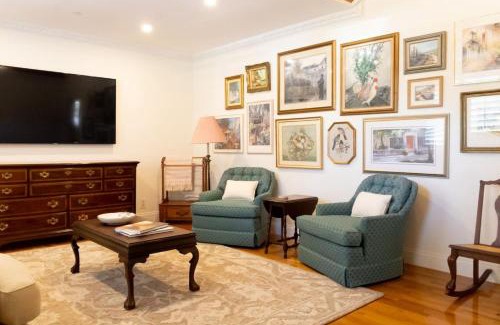 Pine Gardens North House | NEW Hugh St Hideaway with Pool