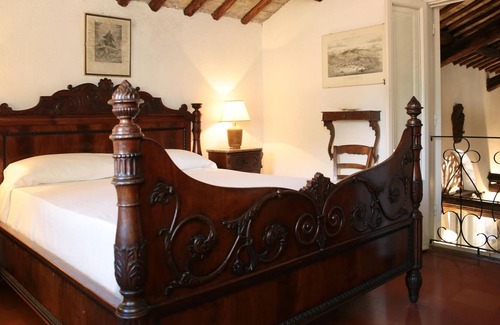 Santa Marinella Villa | NEW! Il Castelletto, Idyllic Beach Villa, commute from Rome, pool, walk to beach train station