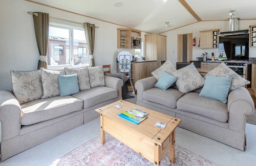 Looe House | New in 2017. Luxurious 14ft-wide holiday home.