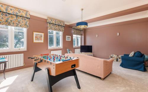 Shanklin Apartment | NEW JULY 2025 - Grand Clifftop Duplex with Panoramic Views, Games Room & Stylish Interiors in Shanklin Old Village