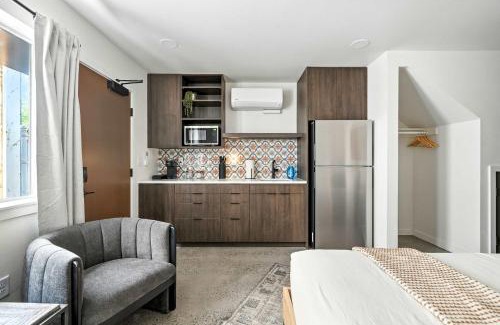 Kerns Apartment | New Kerns Studio Prime Spot Walkable Area