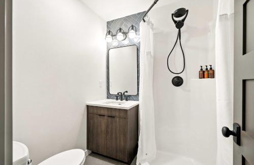Kerns Apartment | New Kerns Studio Prime Spot Walkable Area