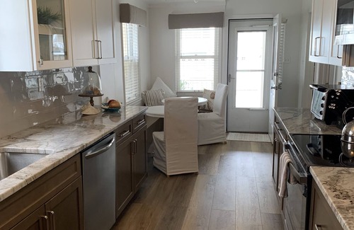 North End House | !NEW KITCHEN! Single Family Home 1 Block From Beach & Boardwalk! With Parking!