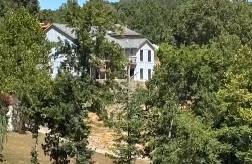 Eddyville House | New lake front home! Bluey on Eddy Bay is minutes from the marina!