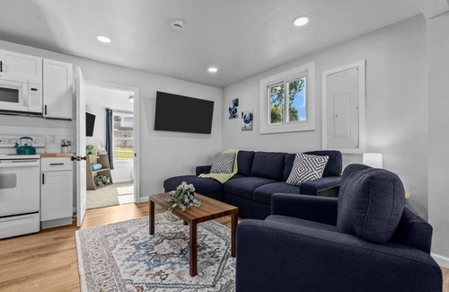 Stockbridge House | New! Lake Front|PrivateDock|Kayaks&Paddleboards!