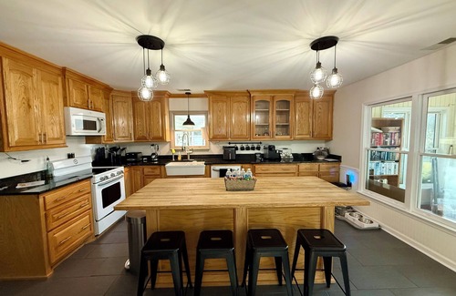 Cross House | New lakefront 4 bedroom, 2 bath house on Lake Moultrie with dock sleeps 10