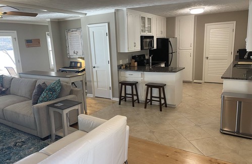 Lake Oconee House | NEW Lakefront Home on Lake Oconee! Big Views, Dock, Grill, Kayaks/SUPs, Firepit!