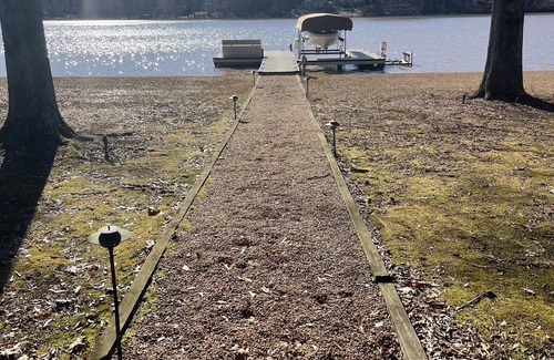 Lake Oconee House | NEW Lakefront Home on Lake Oconee! Big Views, Dock, Grill, Kayaks/SUPs, Firepit!