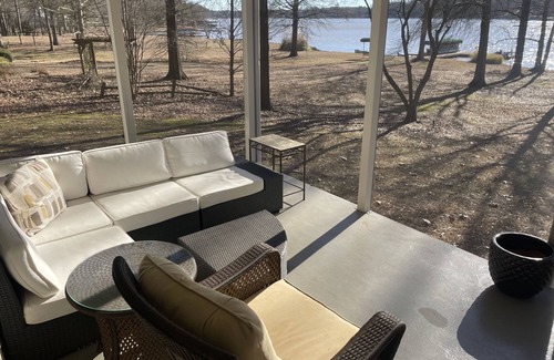 Lake Oconee House | NEW Lakefront Home on Lake Oconee! Big Views, Dock, Grill, Kayaks/SUPs, Firepit!