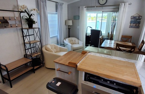 North Naples Cottage | "NEW" Lakeside Cottage, Resort. Serene, Tranquil hm. 2.3 miles from the Beach.