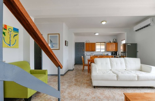 Noord House | New listing 2 storey villa, Peaceful location. Close to beaches