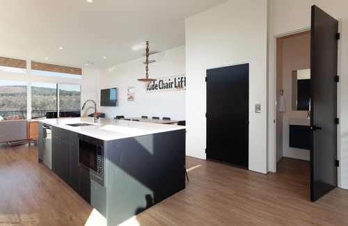 Hood River House | NEW LISTING, 4 bed, 3.5 bath, amazing view w/an elevator