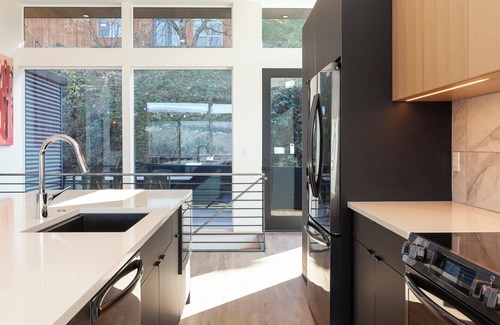 Hood River House | NEW LISTING, 4 bed, 3.5 bath, amazing view w/an elevator