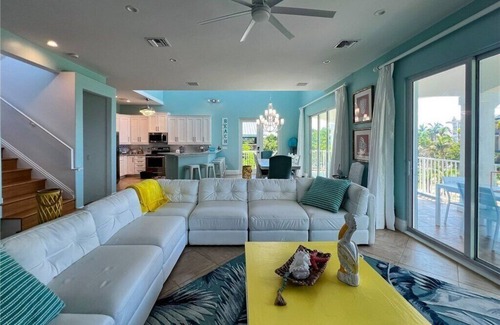 Jose's Hideaway House | NEW LISTING! BEACH PARADISE: BEACHFRONT, SLEEPS 10, 2 CARTS, POOL, GAMES, & FUN