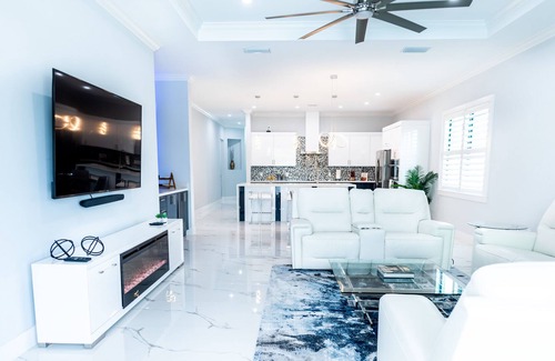 Naples Park House | NEW LISTING-Beautiful 4 bedroom-Sea Haven!!