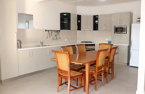 Eden House | New listing! Centrally located & Clean - 4 Bedrooms!