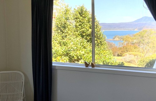 Eden House | New listing! Centrally located & Clean - 4 Bedrooms!