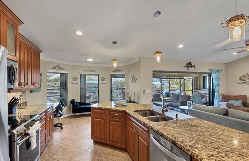 South Gulf Cove House | New Listing! Charlotte Harbor Area Resort, 120mi to Disney & 134mi to Universal - GRH570351