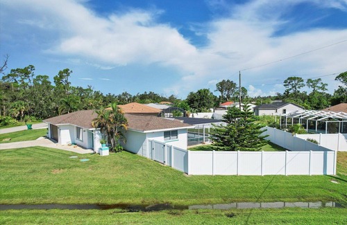 Port Charlotte House | New Listing! Charlotte Harbor Area Resort, 120mi to Disney & 134mi to Universal - GRH748965