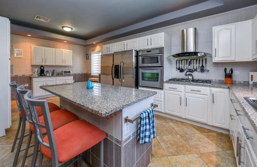 Opal House | New Listing Close To Beach Jacuzzi Villa