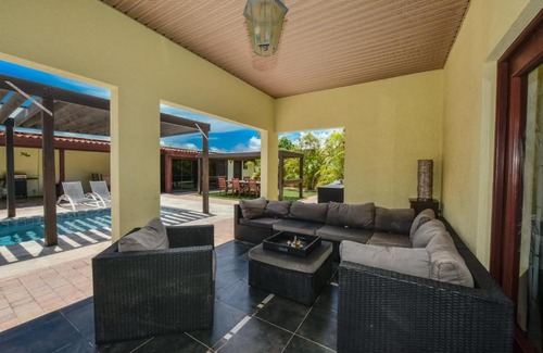 Opal House | New Listing Close To Beach Jacuzzi Villa