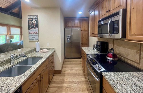 Historic District Condo | New Listing! Downtown. Top Floor Corner unit with views. Pool/Hot Tub