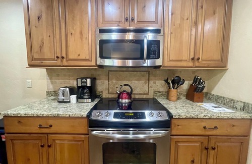 Historic District Condo | New Listing! Downtown. Top Floor Corner unit with views. Pool/Hot Tub