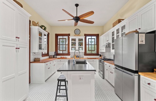 San Jacinto House | New Listing! Gorgeous Historic Home with Refreshing Pool!