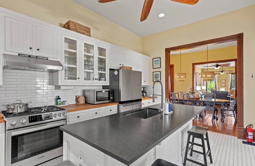 San Jacinto House | New Listing! Gorgeous Historic Home with Refreshing Pool!
