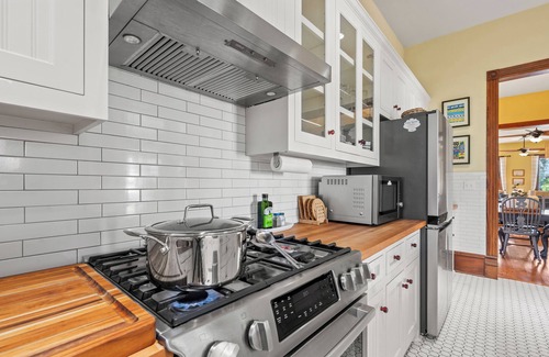 San Jacinto House | New Listing! Gorgeous Historic Home with Refreshing Pool!