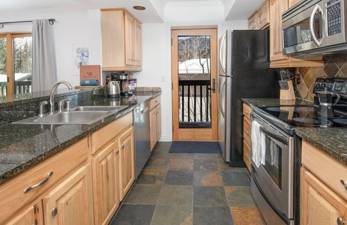 Vail House | New Listing! Ground Floor Unit | 10 mins to Vail | Tennis Courts