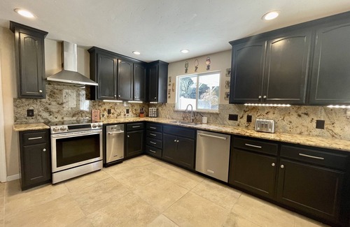 Murphys House | 🍇New Listing in Murphys🍷Relax close to DownTown in 4BR house w/Pool & Hot-Tub