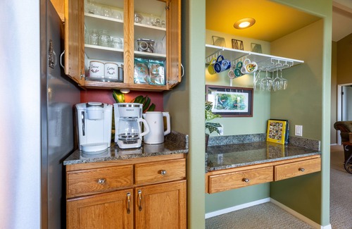 Kona Palisades House | NEW LISTING Kailua-Kona 3-bedroom, 2-bath single-family home Ocean & Sunset View