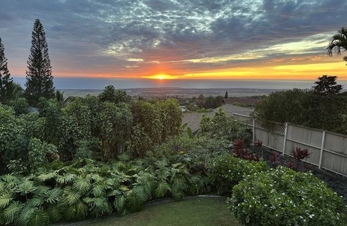 Kona Palisades House | NEW LISTING Kailua-Kona 3-bedroom, 2-bath single-family home Ocean & Sunset View
