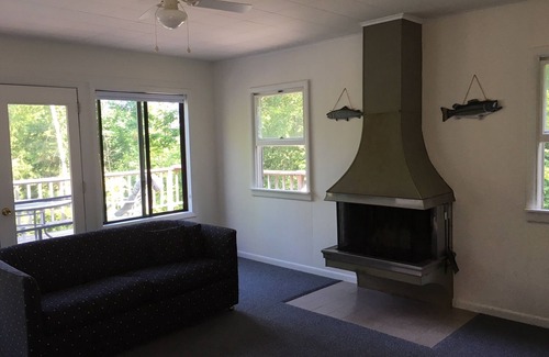 Lake Leelanau Cottage | New Listing! Leelanau Cottage near Good Harbor Beach