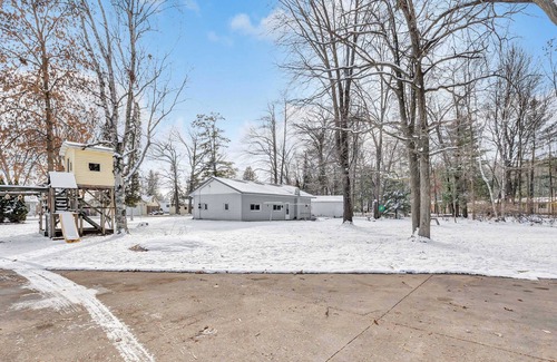 Shawano House | NEW LISTING! Maders Haven (5-Bedroom Home) - Pets Allowed by RedAwning