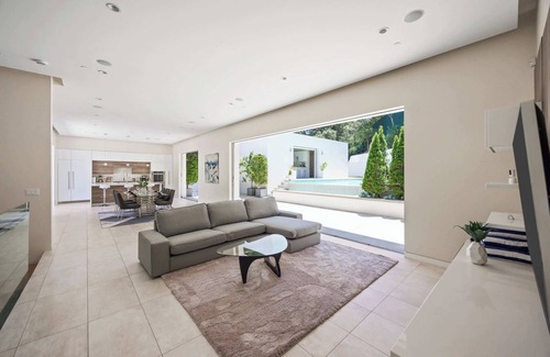 Sherman Oaks House | New Listing! Mountainside Manor by Colby & Conrad