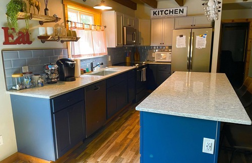 Dorrington Cabin | * NEW LISTING * nPERFECT HOME BASE FOR LAKES, TRAILS, SNOW SKIING!