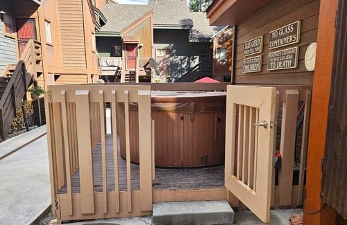 Purgatory Condo | New Listing! Prime Location | Shared Hot Tub | Deck | Mtn Views | Dogs OK