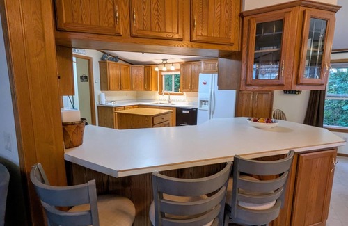 Hayward House | NEW LISTING Ranch Style 3-Bedroom 2-Bath Sleeps 9 Lake Hayward in City Hayward