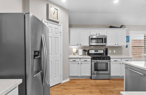 Tomball House | NEW LISTING - Refined Comfort Meets Pet-friendly Backyard Serenity