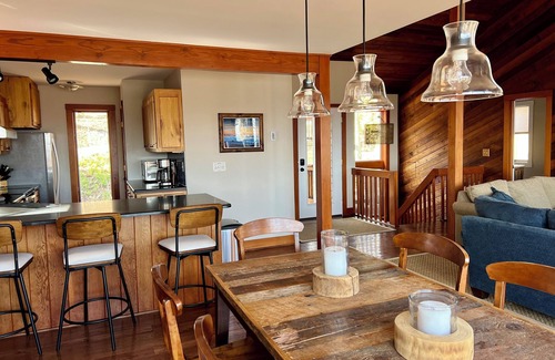 Treeloft House | NEW LISTING! Cozy retreat with Mountain Views, Hiking & Ski-Out @ Tyro