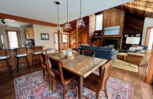 Treeloft House | NEW LISTING! Cozy retreat with Mountain Views, Hiking & Ski-Out @ Tyro