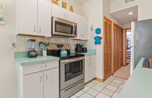 Manteo House | New Listing🌟Waterfront🌟Boat Slip, Dogs ✔️, Fishing, Shared Pool, Beaches🌊☀️🐬