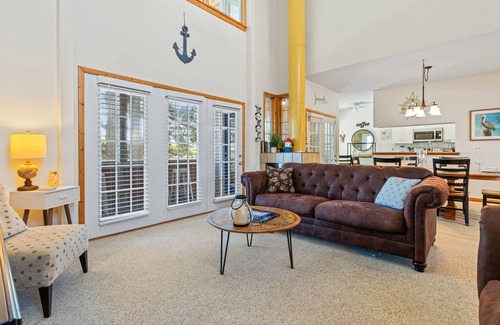 Manteo House | New Listing🌟Waterfront🌟Boat Slip, Dogs ✔️, Fishing, Shared Pool, Beaches🌊☀️🐬